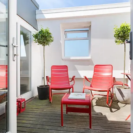 Lovely Two Bedroom Flat With Patio In Notting Hill